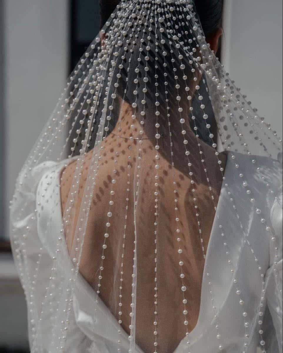 Bridal Veils & Headpieces Image