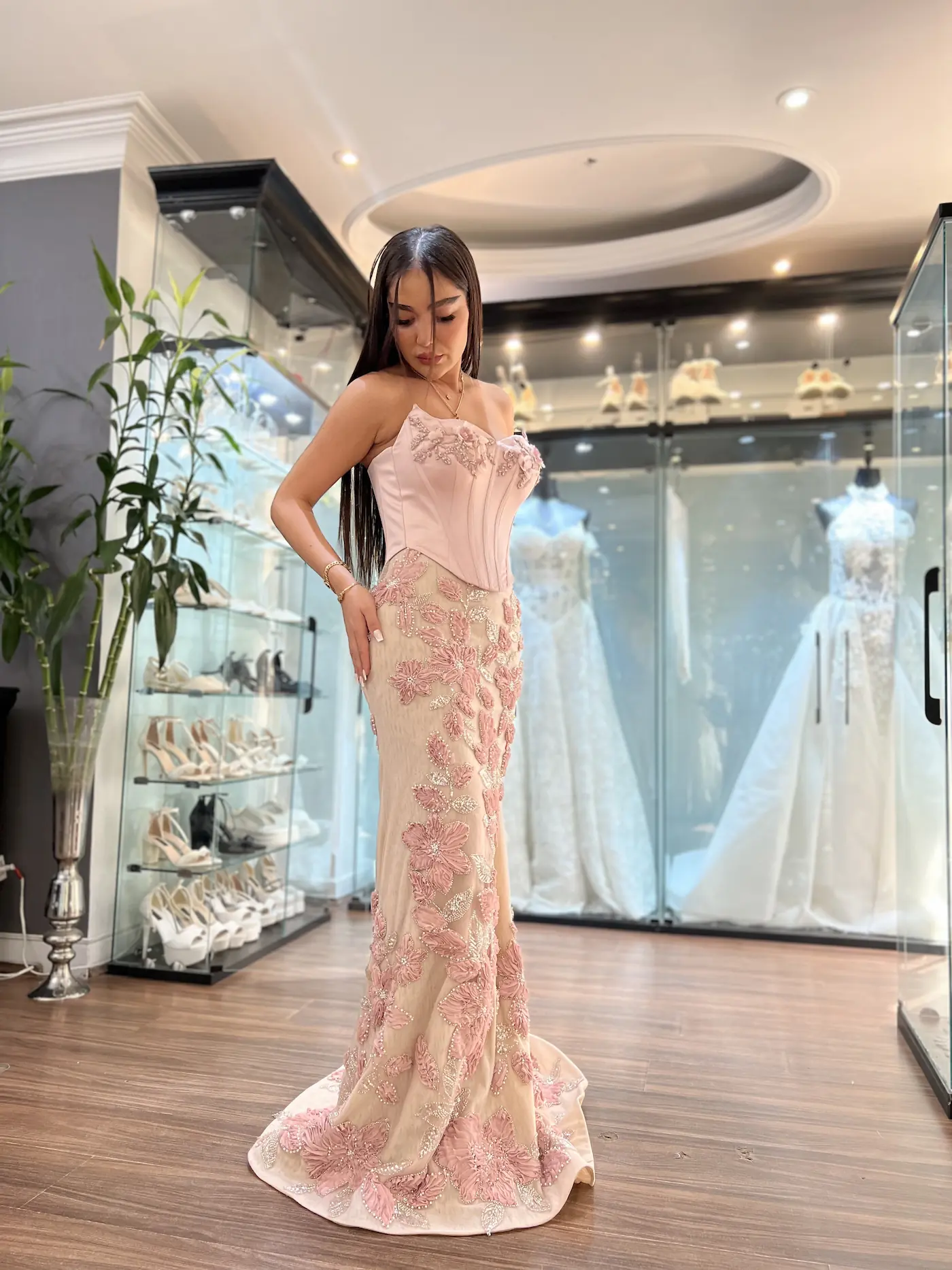     Velvet Rosé Haute Couture  Image — 3