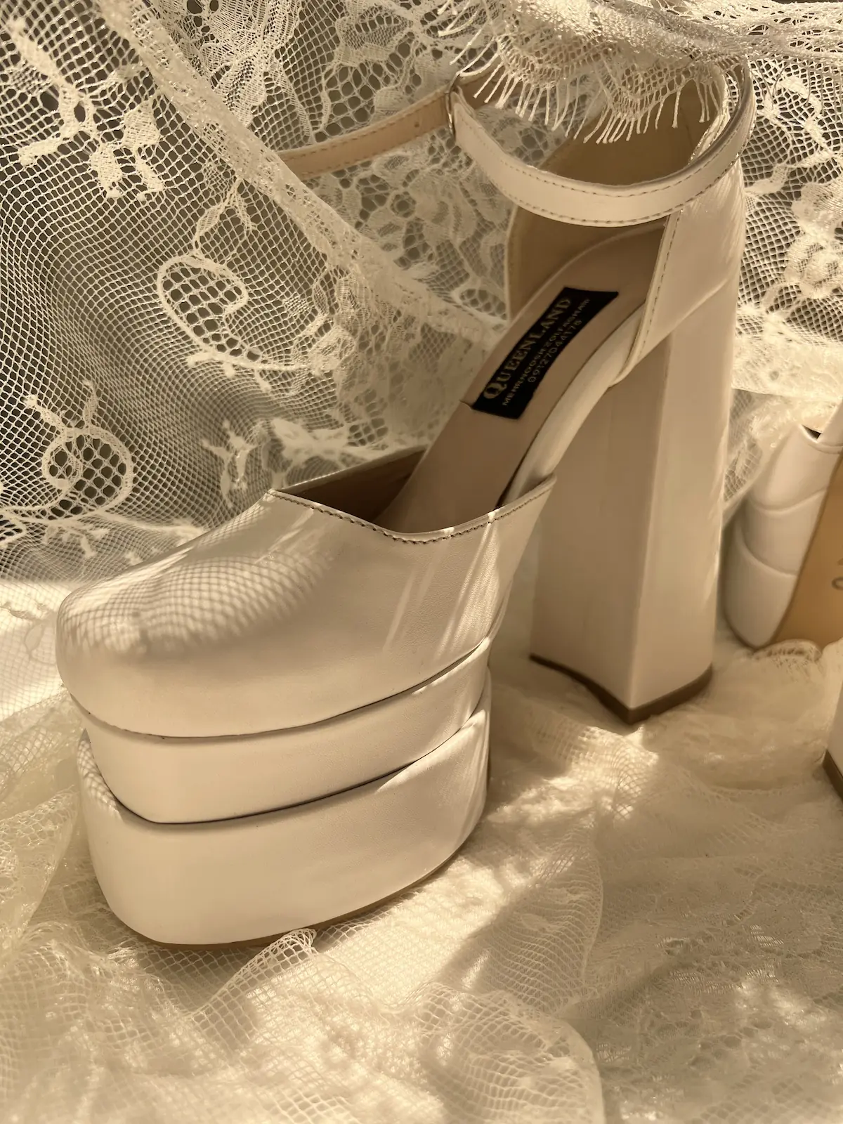 Shoes | Monument — Queen Land — View Details